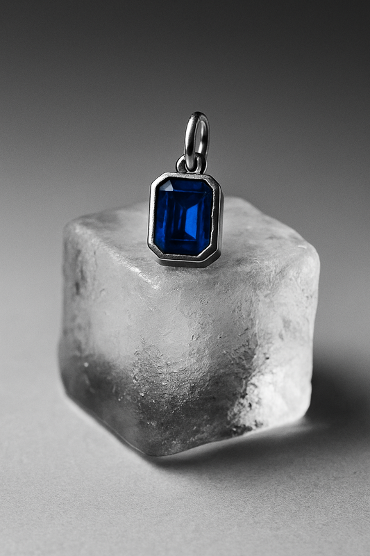 Dainty Electra Pendant